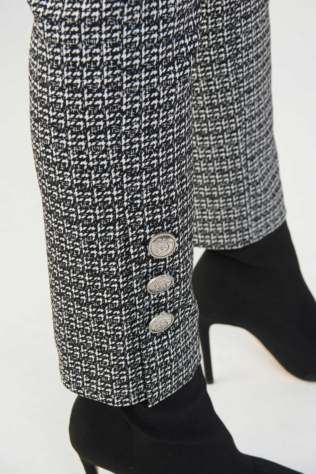 Pantalón 223219 negro estampado