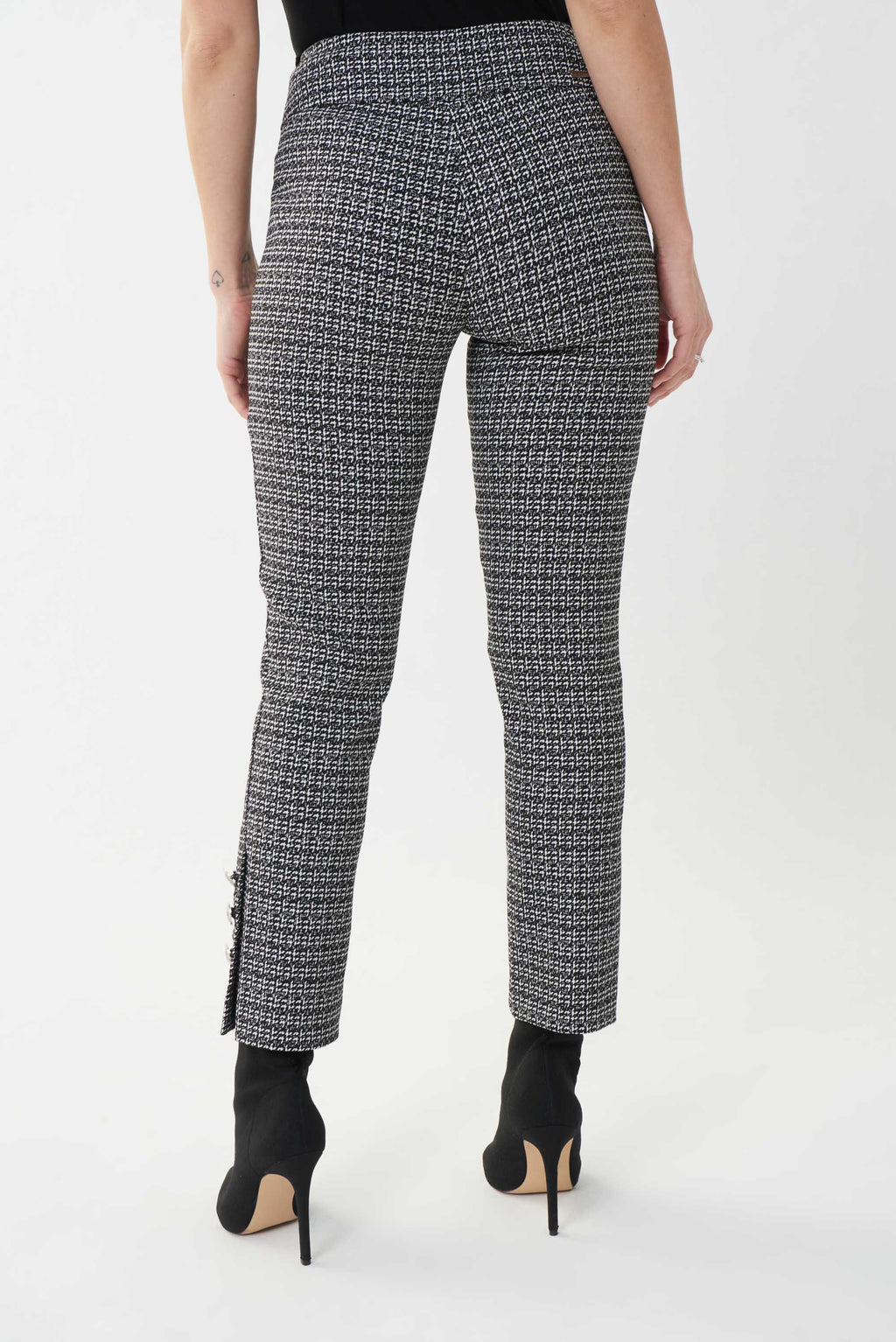 Pantalón 223219 negro estampado