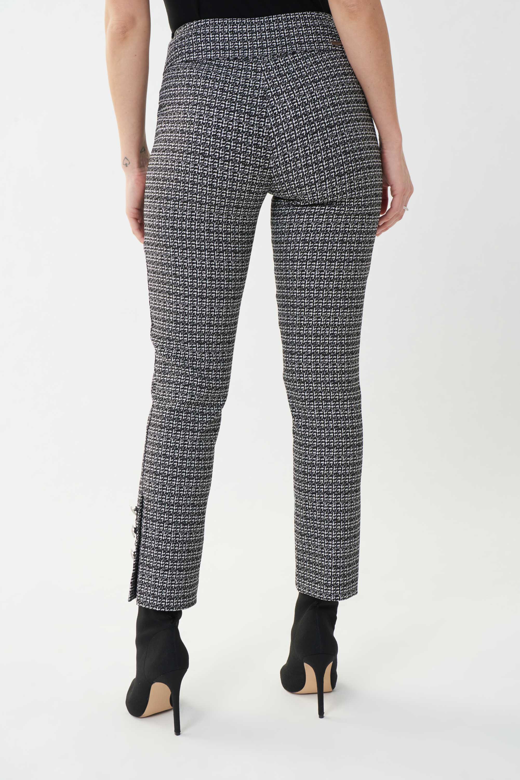 Pantalón 223219 negro estampado