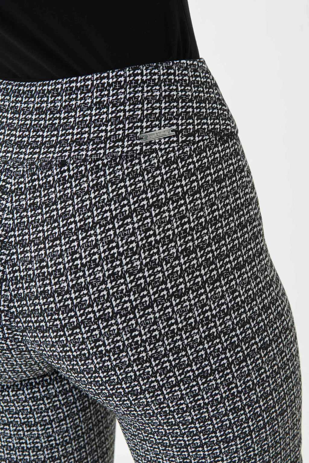 Pantalón 223219 negro estampado
