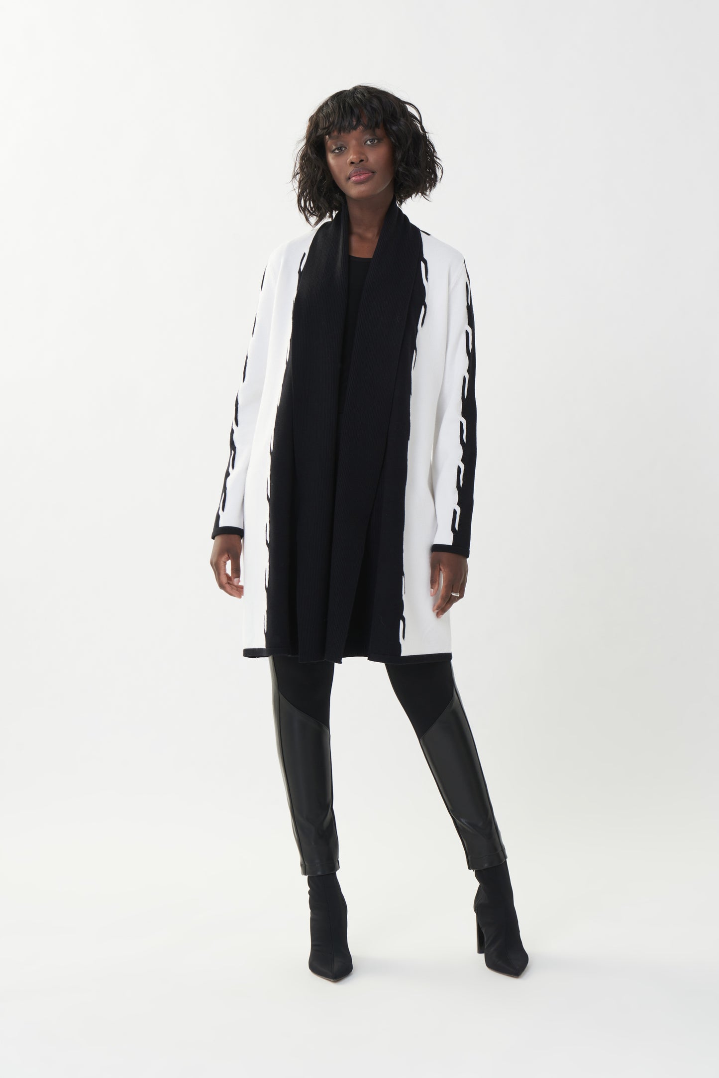 Sweater abierto blanco con negro 223944