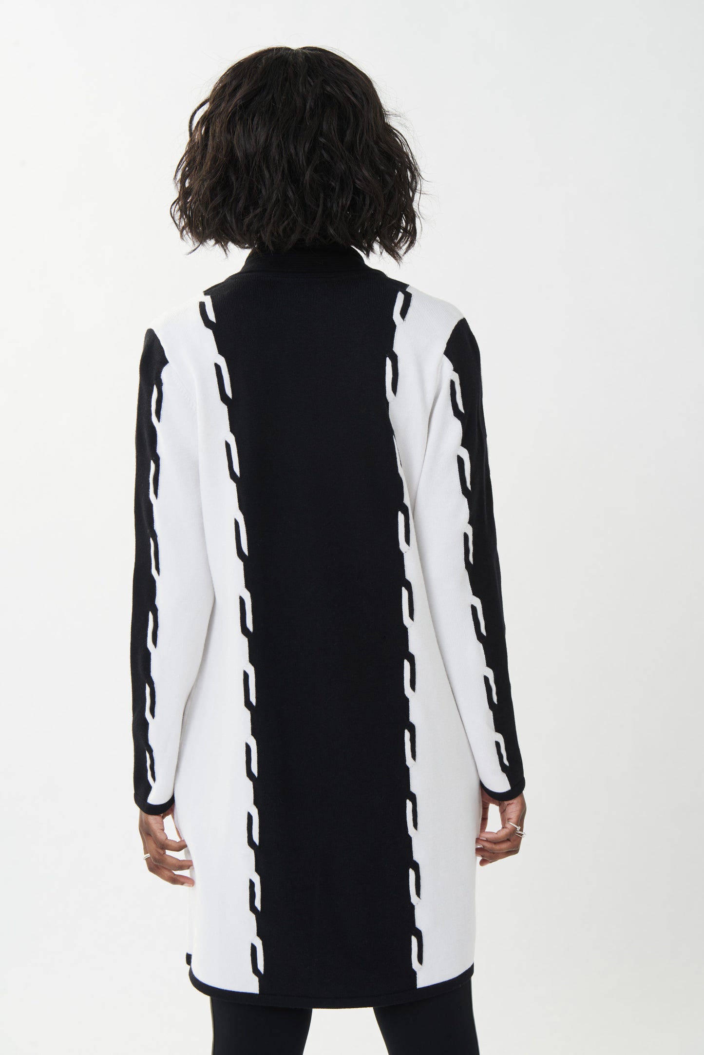 Sweater abierto blanco con negro 223944