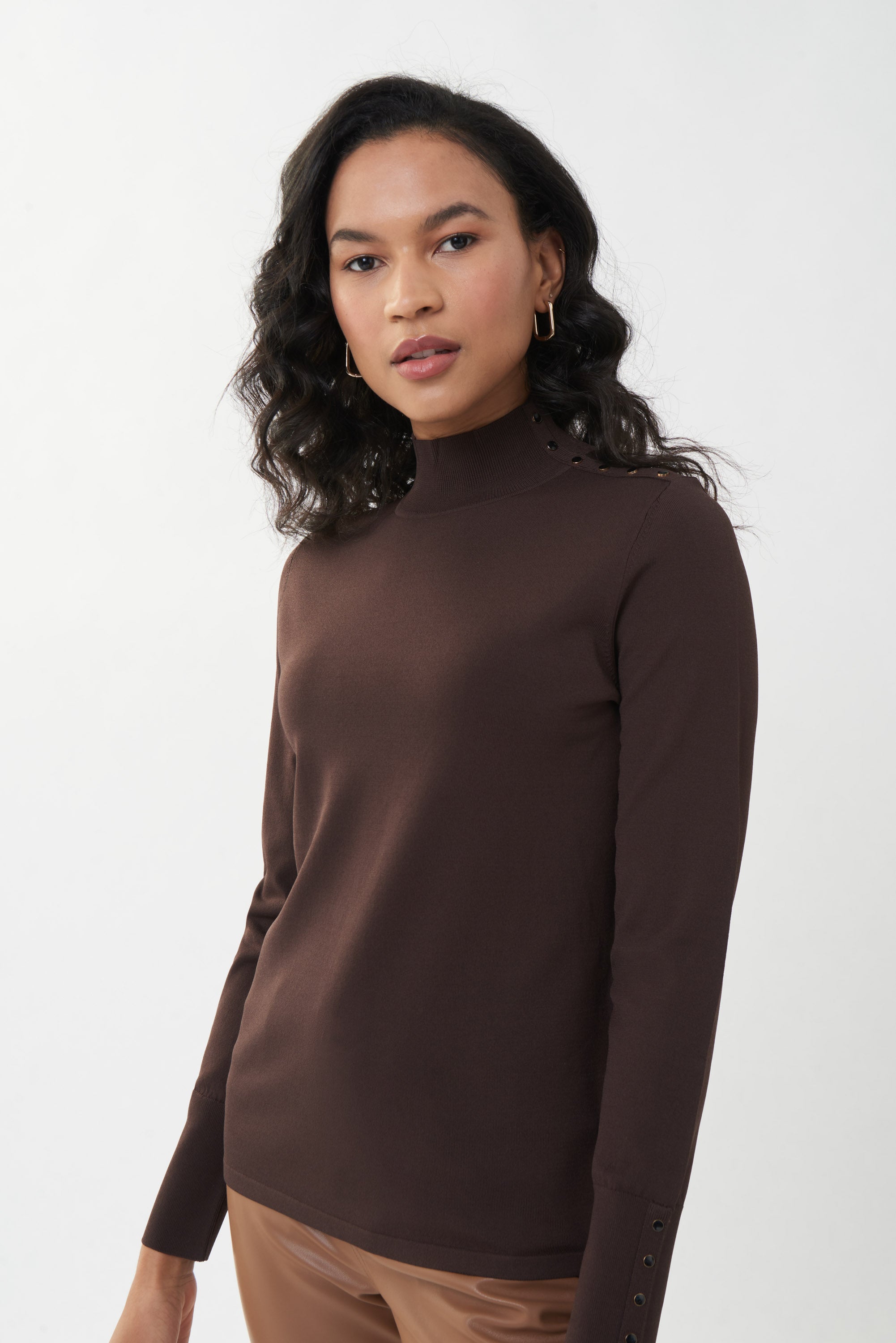 Sweater cuello alto café 223954