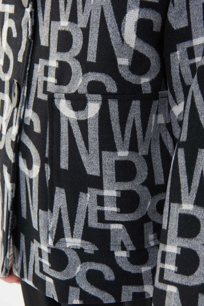 Abrigo negro con letras 223970