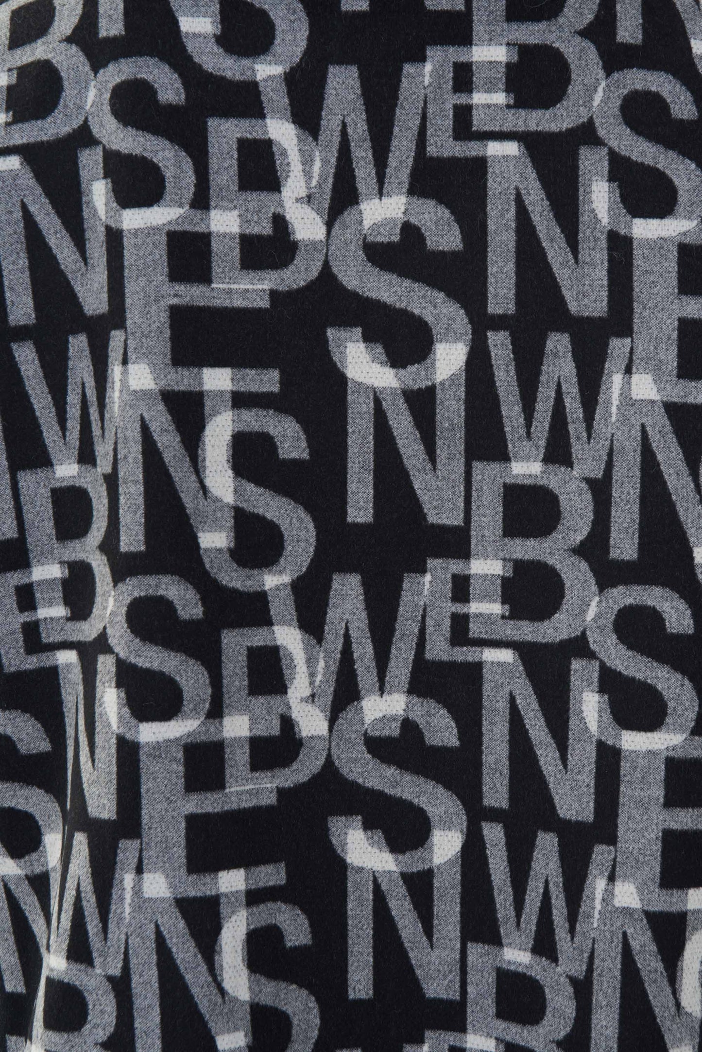 Abrigo negro con letras 223970