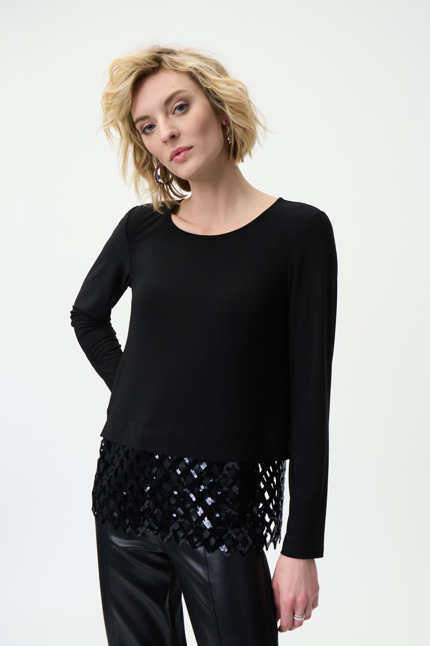 Blusa negra con lentejuelas 224023
