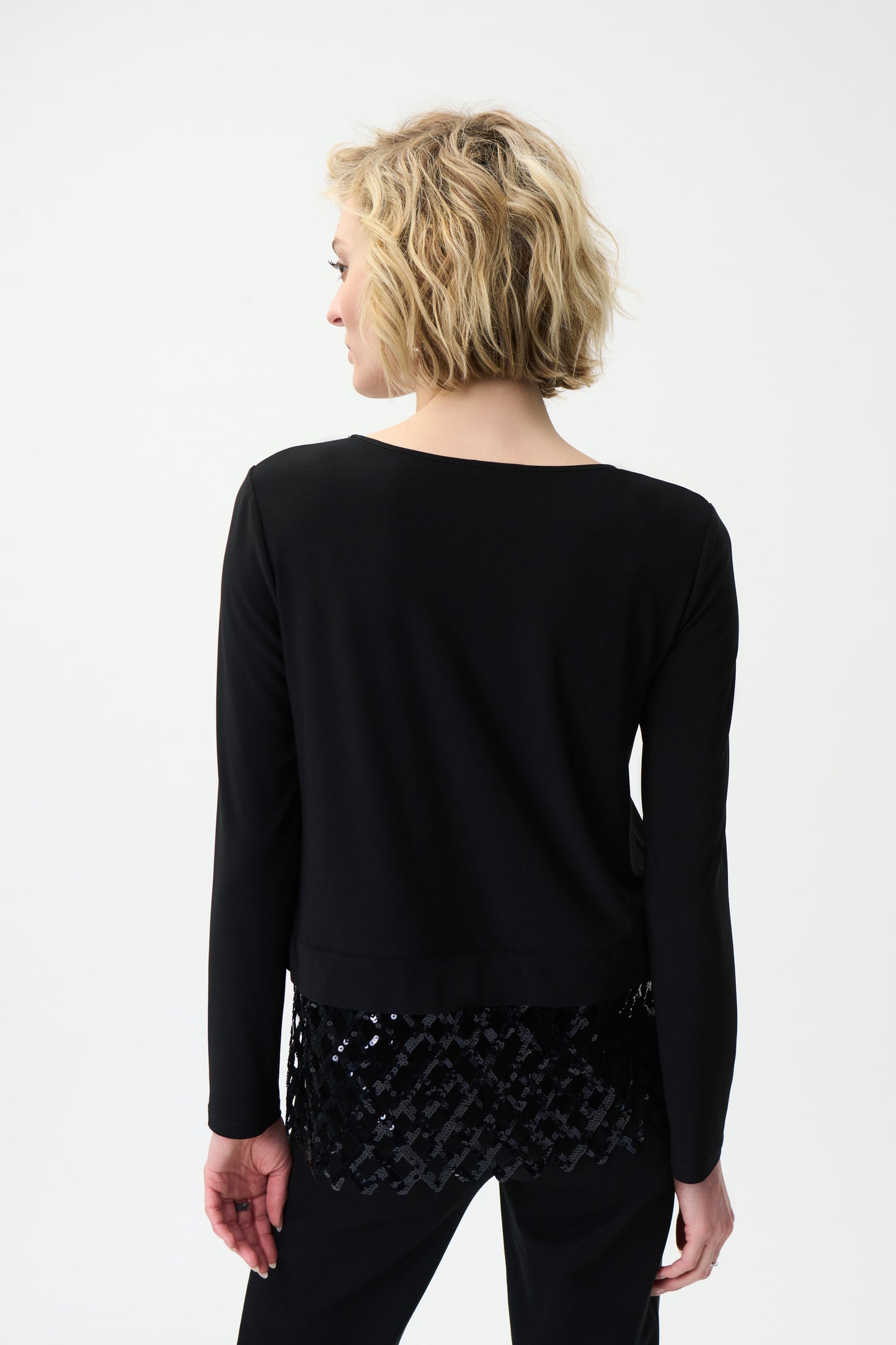 Blusa negra con lentejuelas 224023