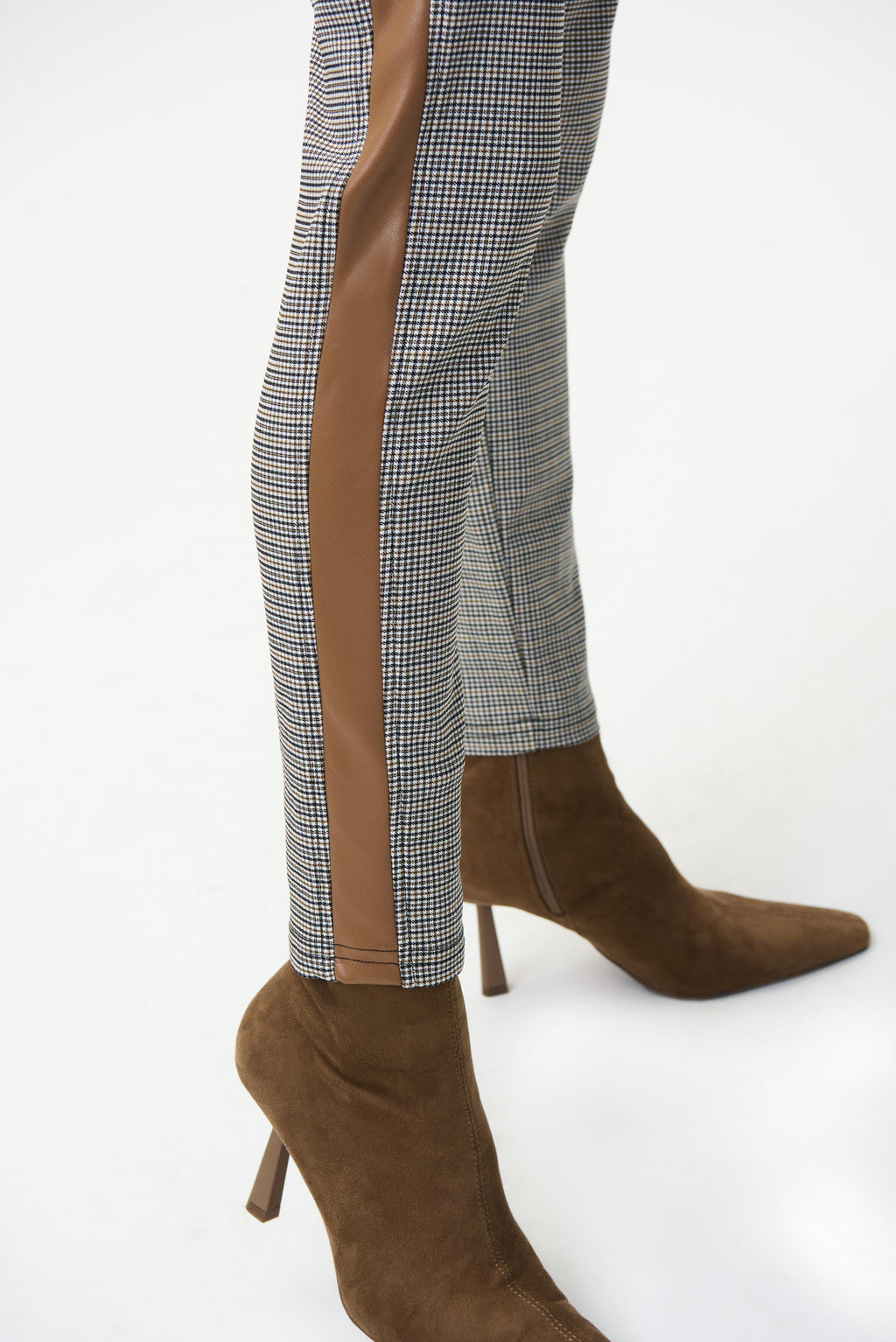 Pantalón beige con cuadros 224074