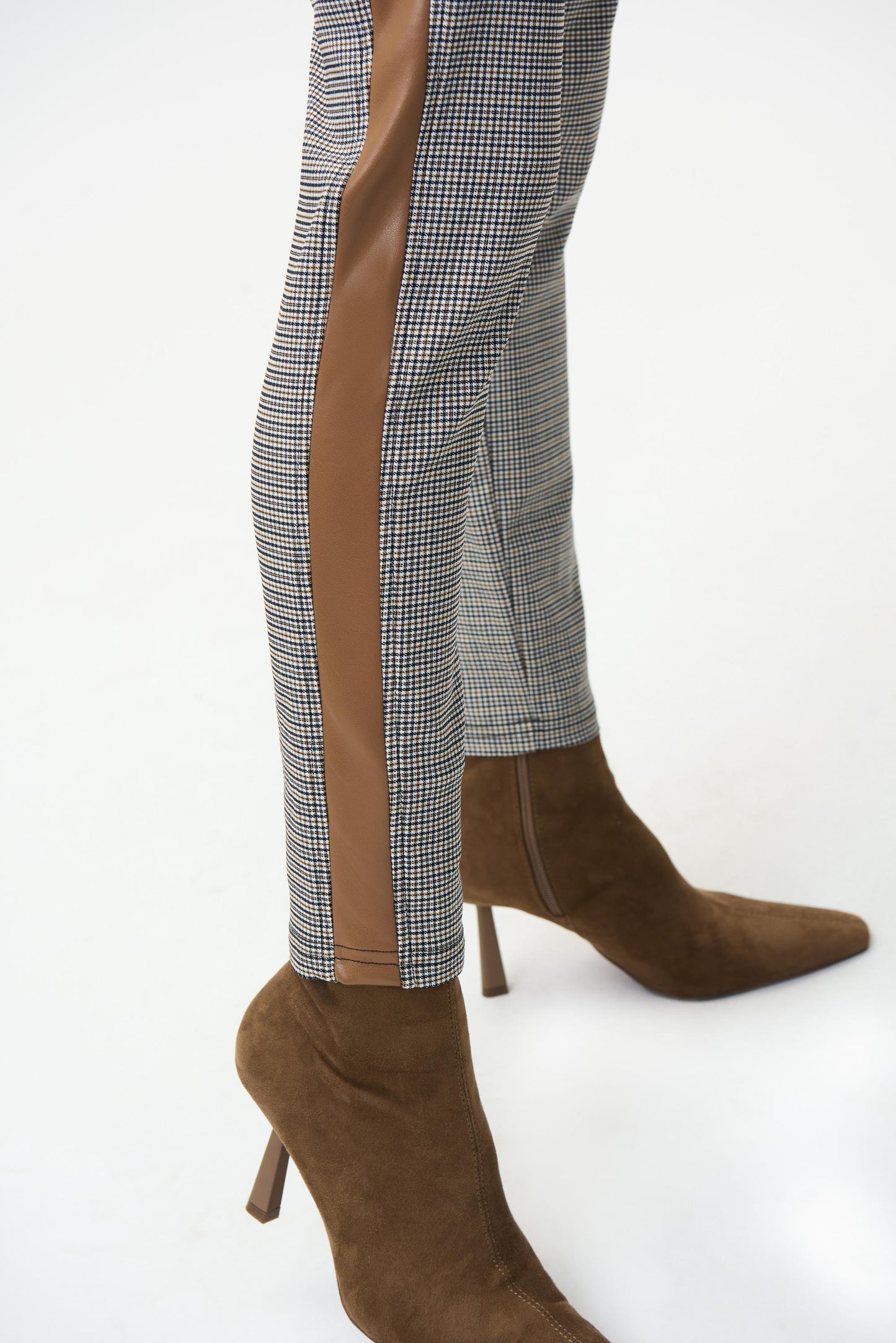 Pantalón beige con cuadros 224074