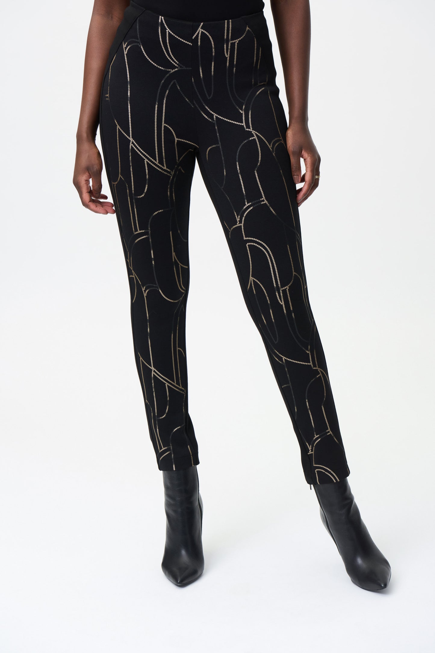 Pantalón negro con dorado 224185
