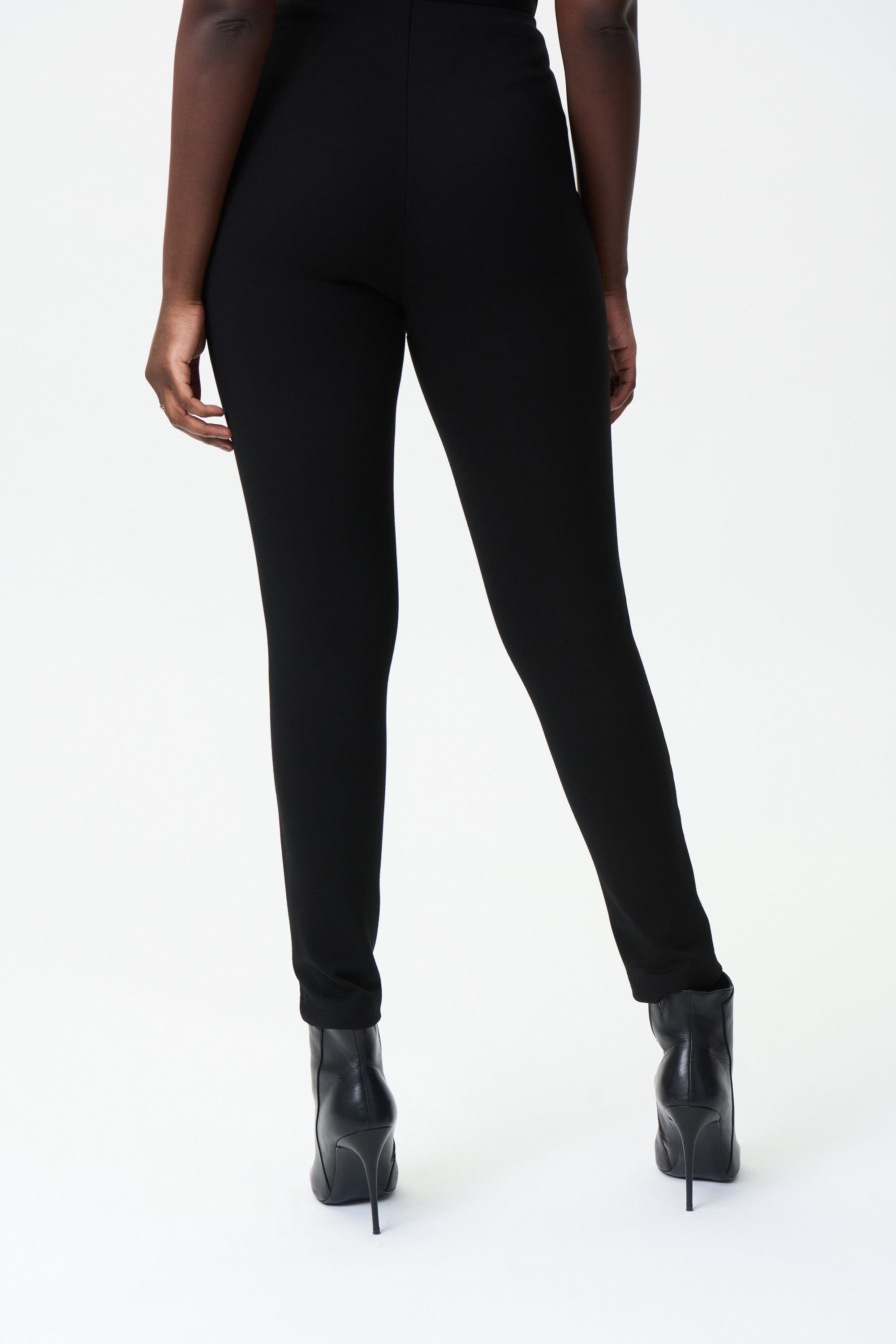 Pantalón negro con dorado 224185