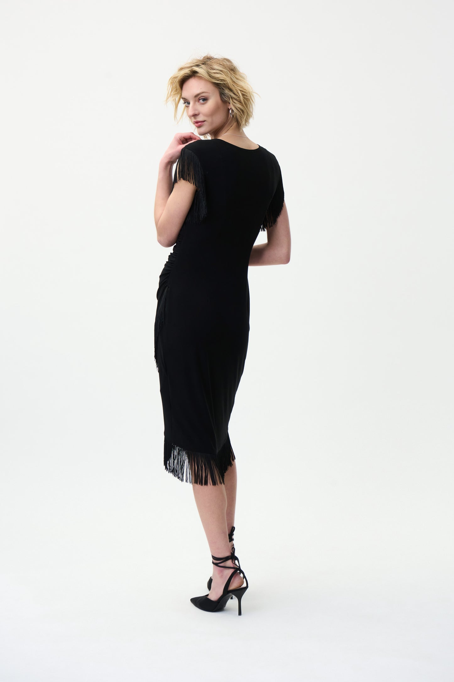 Vestido negro con flecos 224209