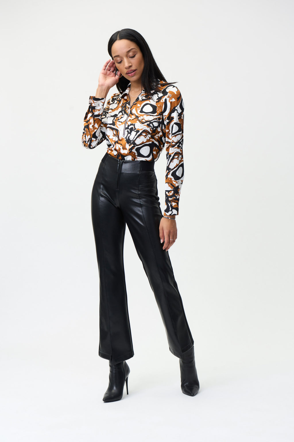 Pantalón acampanado ecopiel negro 224311