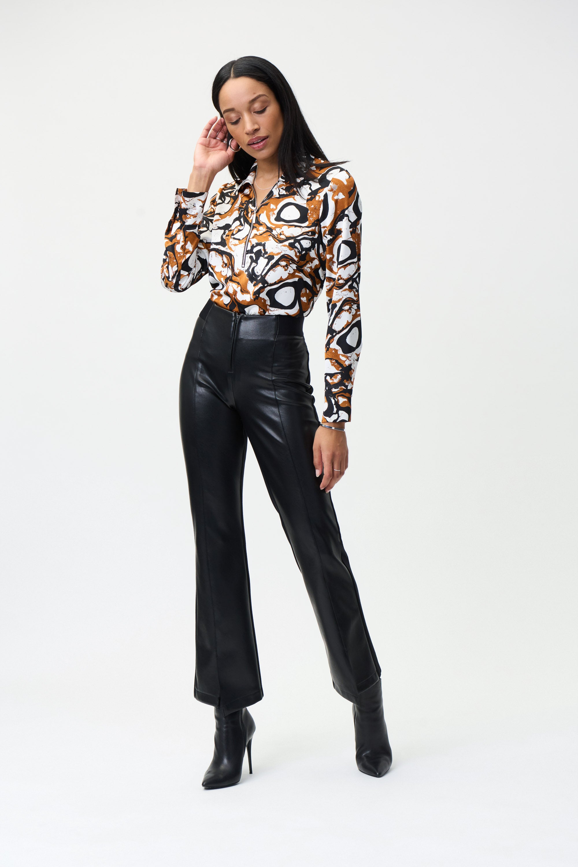 Pantalón acampanado ecopiel negro 224311