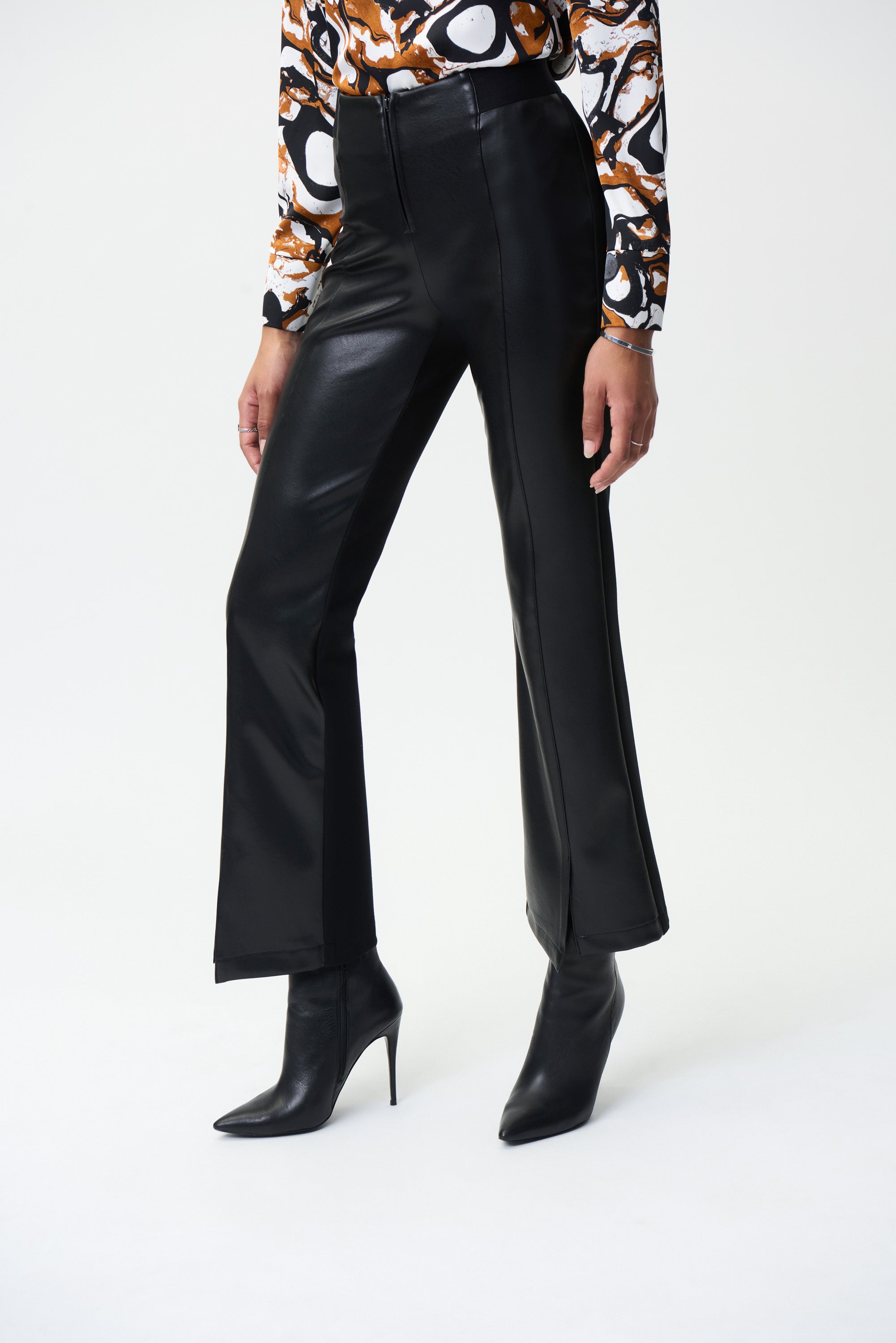 Pantalón acampanado ecopiel negro 224311