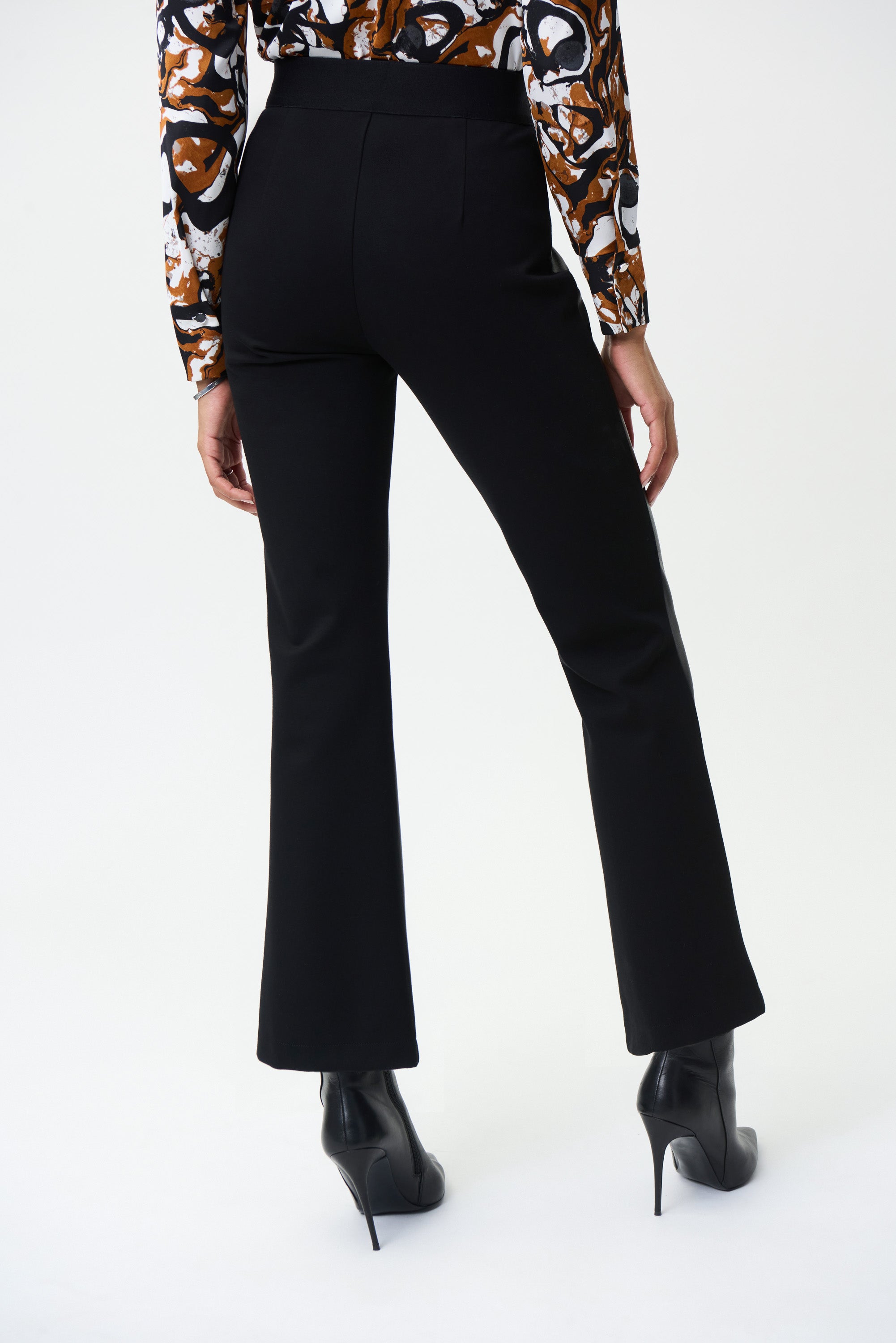 Pantalón acampanado ecopiel negro 224311