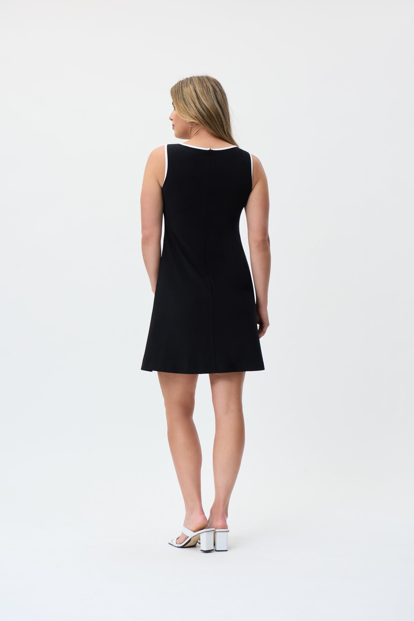 Vestido negro con blanco 231193