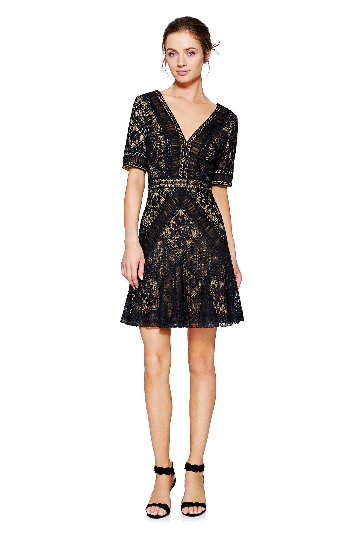 Vestido corto negro con fondo nude de encaje y gasa plisada 17012 Tadashi Shoji