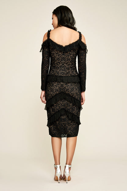 Vestido negro fondo nude con encaje y olanes con manga 17530 Tadashi Shoji