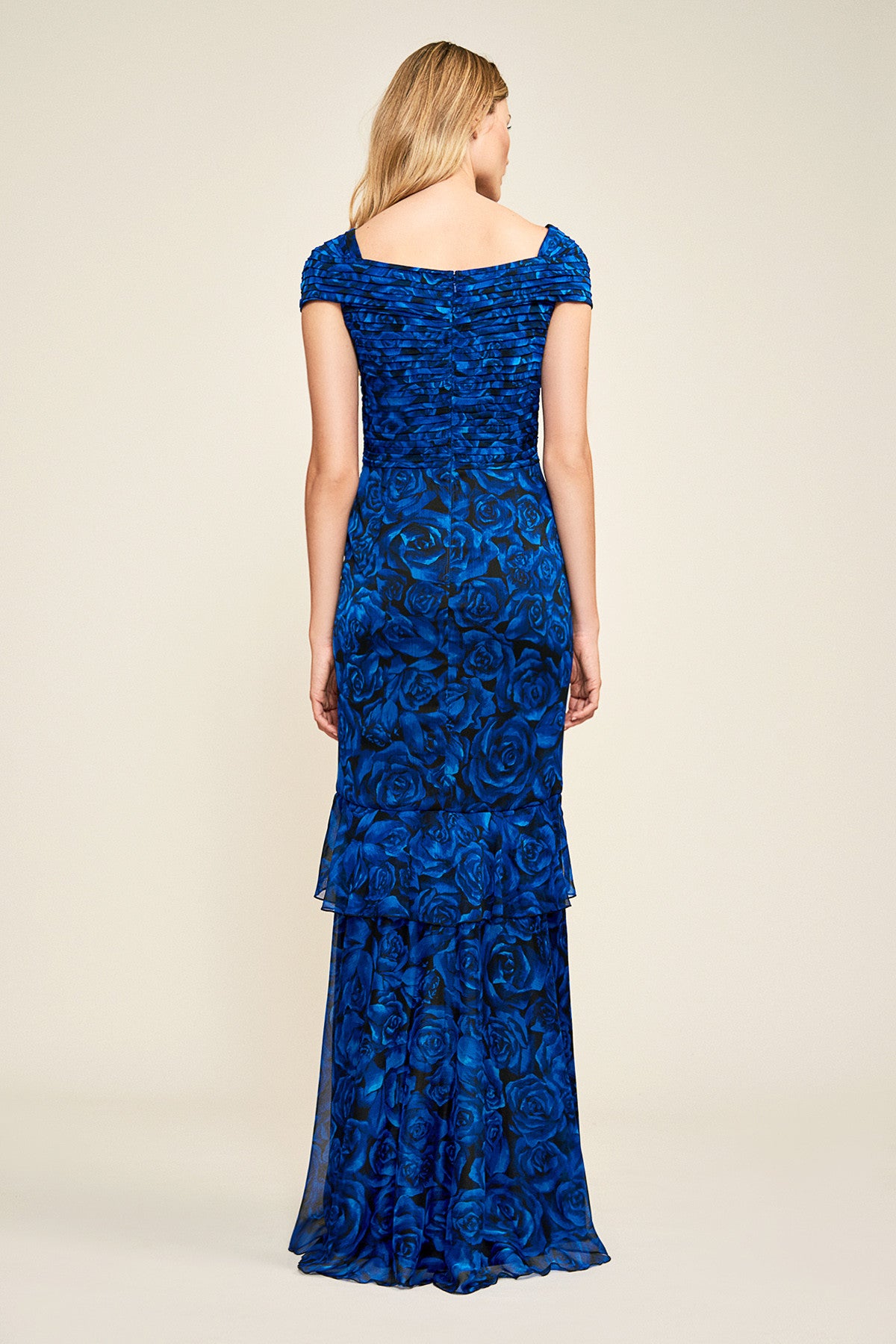 Vestido estampado de flores azules con encaje negro 17607 Tadashi Shoji